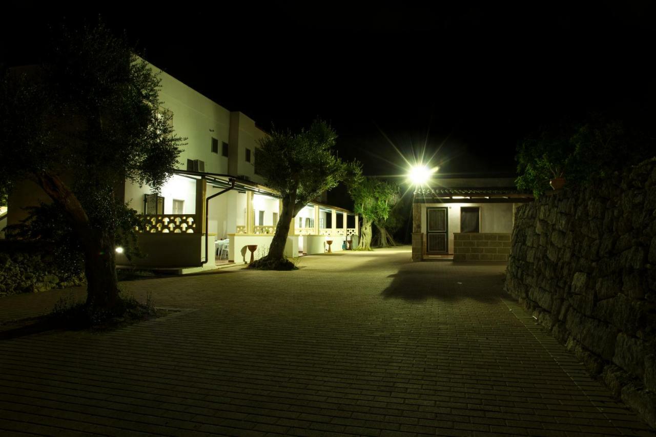 B&B La Seta Rossa กาลาโตเน ภายนอก รูปภาพ