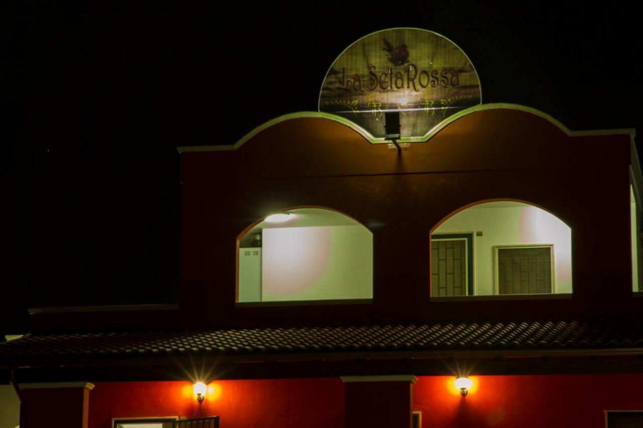 B&B La Seta Rossa กาลาโตเน ภายนอก รูปภาพ