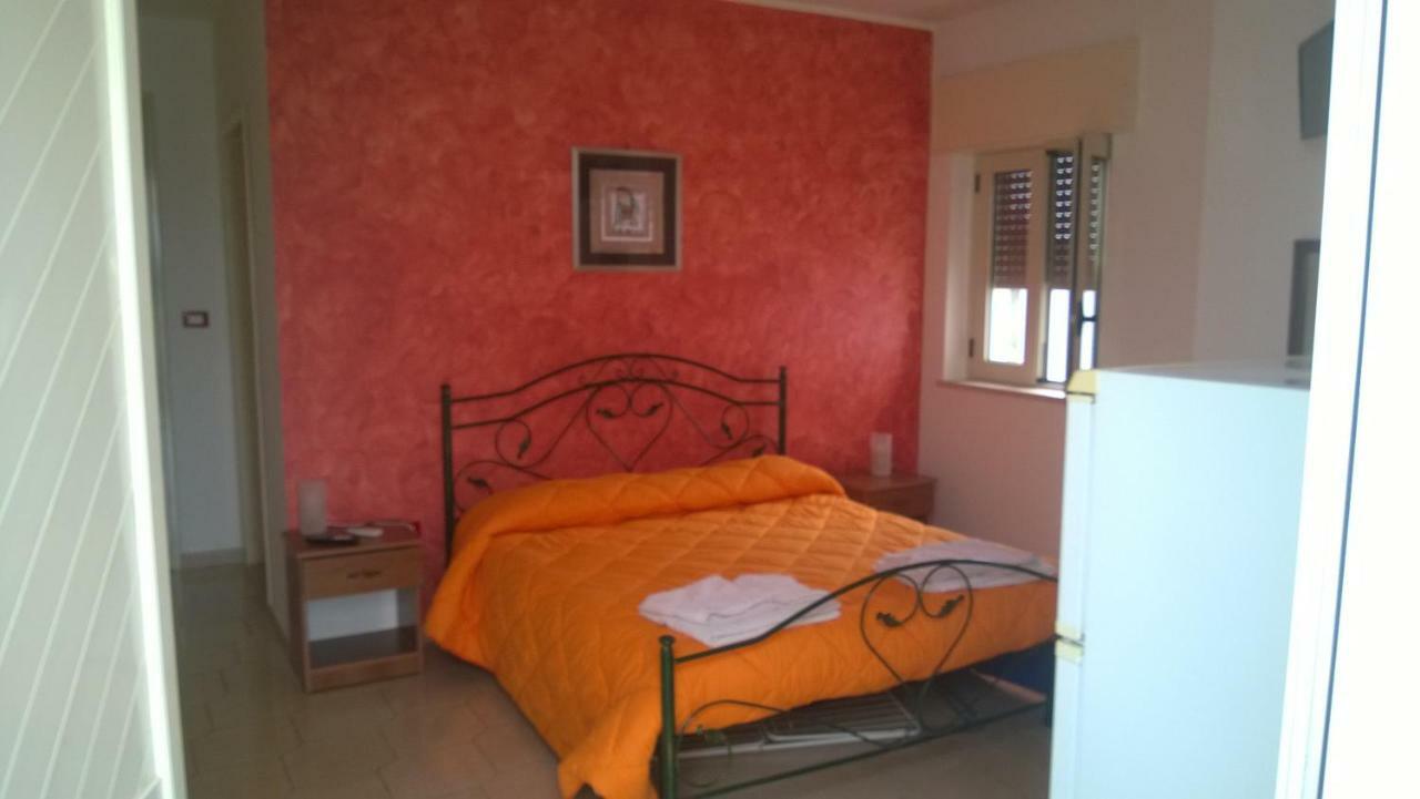 B&B La Seta Rossa กาลาโตเน ภายนอก รูปภาพ